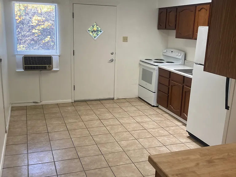 209 Princeton Dr SE #C — Photo 5