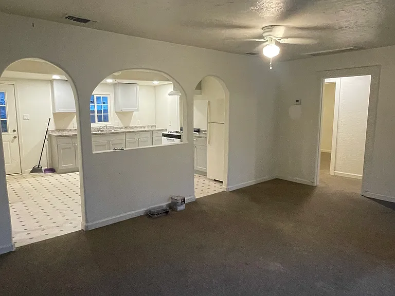 341 Dorman Ave — Photo 5