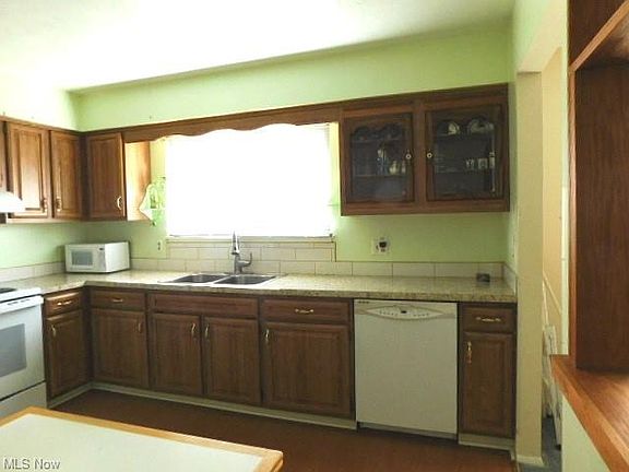 2nd image of 375 Fern Dr