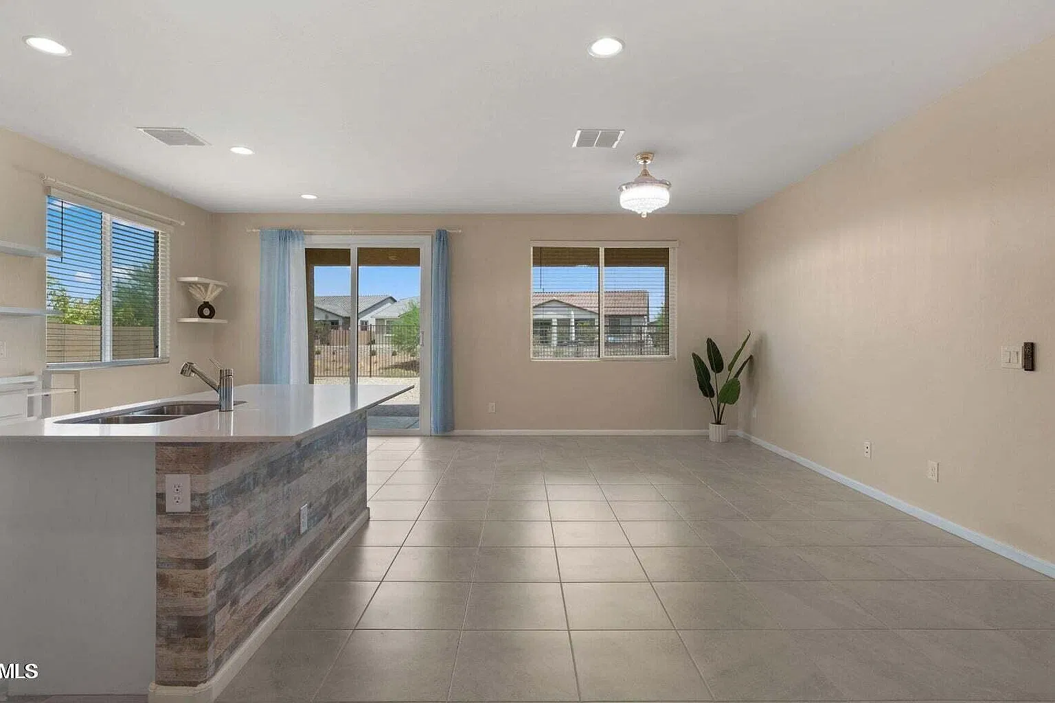 2 bed, 2.0 bath, 1238 sqft, $1,825 — Photo 3
