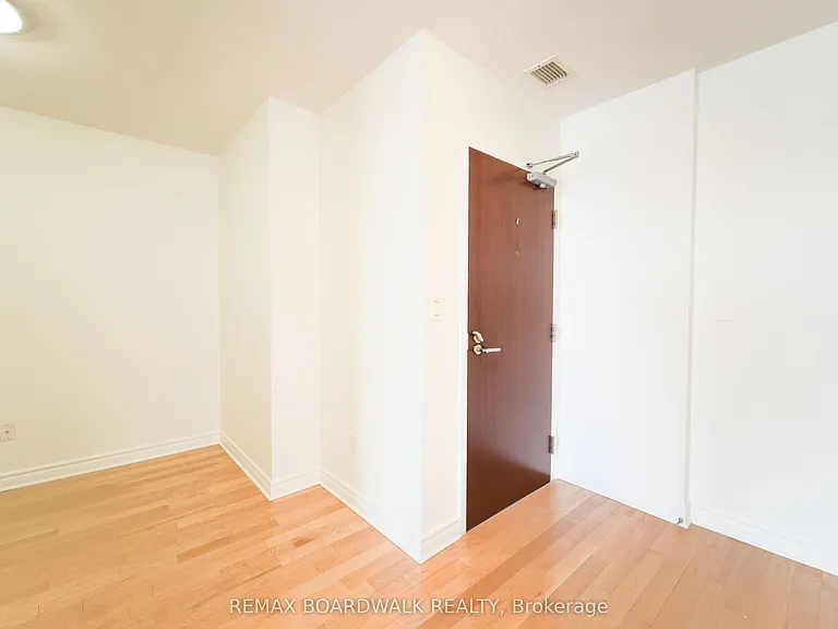 401 Golden Ave #1005 — Photo 3