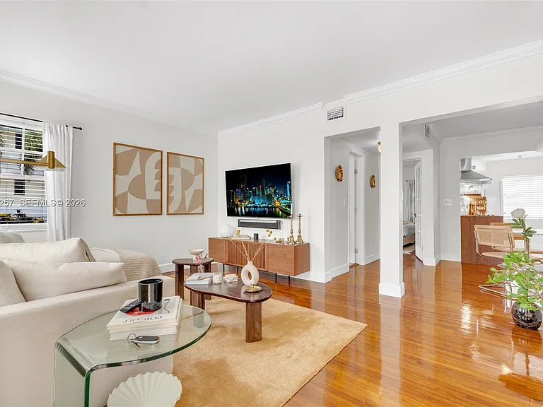 915 8th St #101 — Photo 22