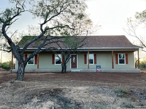 353 county road 1643, Moore, TX 78057