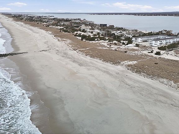 3rd image of 281 Dune Rd