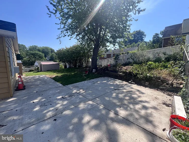 5825 Lamont Dr — Photo 32