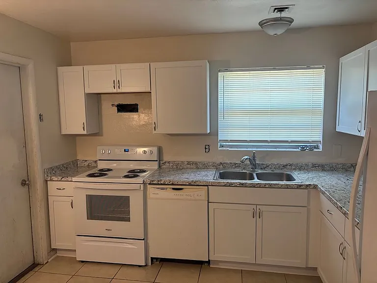 3318 Custer Ct — Photo 3