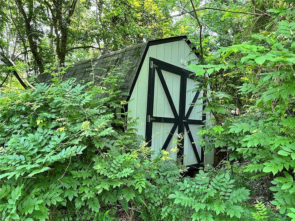 2nd image of 2555 Mountain View Road