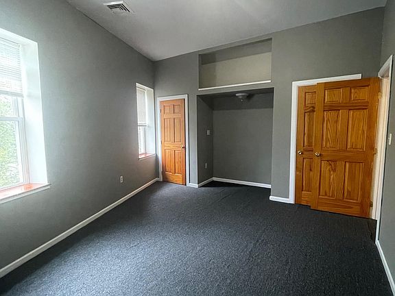 5th image of 4634 Woodland Ave #3F