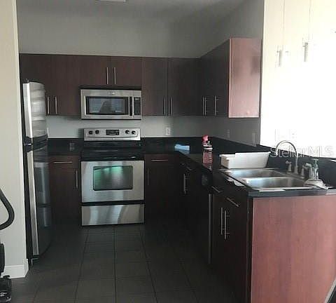 3rd image of 111-2 E Washington St #19