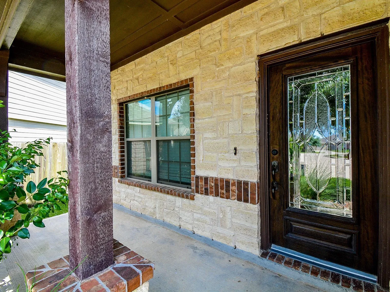 4 bed, 2.5 bath, 2239 sqft, $2,450 — Photo 3