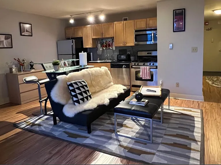 600 E 8th St #8C — Photo 1