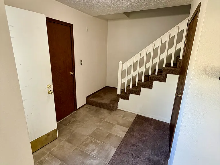 1212 Geneva Cir — Photo 11