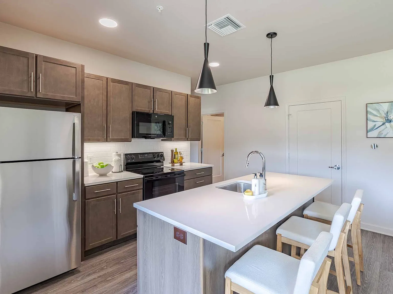 Ovation Apartments — Photo 1