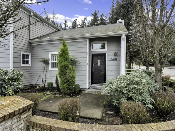 13490 SW Summerwood Dr, Tigard, OR 97223