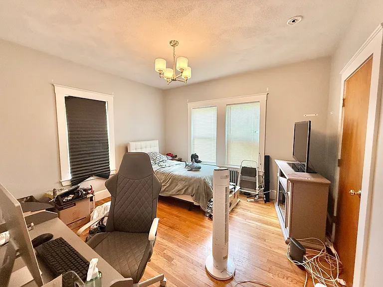 158 Lowell St #1 — Photo 6