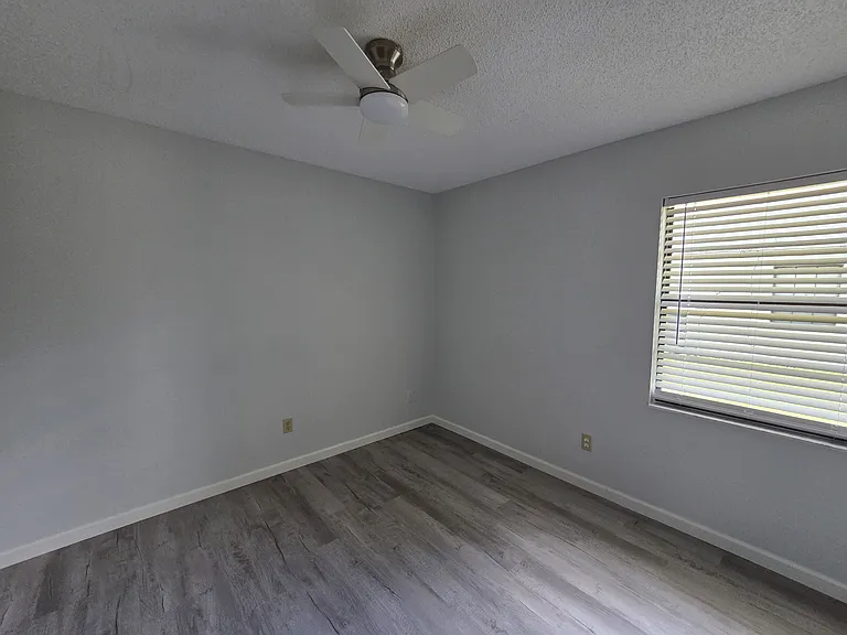 4560 Heritage Oak Dr — Photo 8