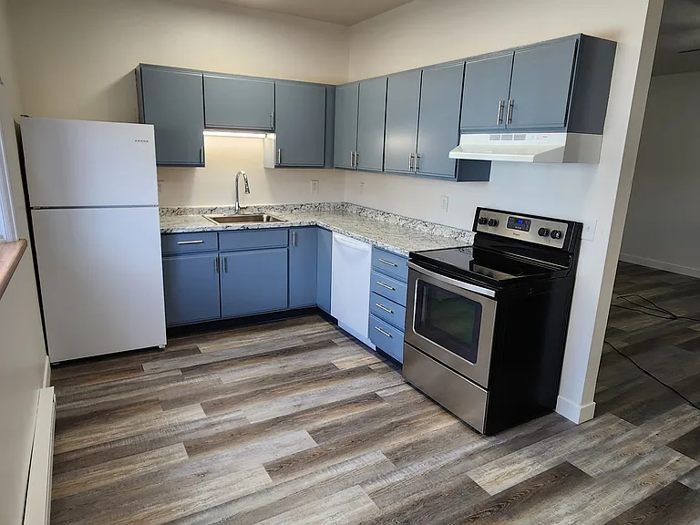 611 Lind Ave #101 — Photo 1