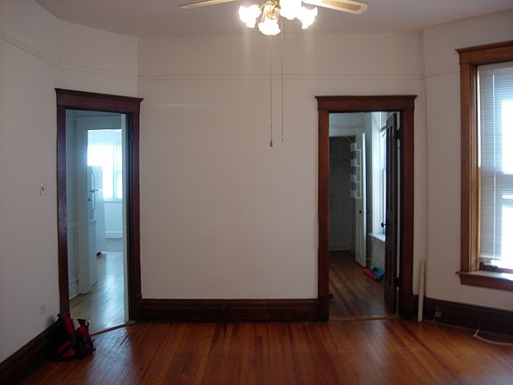 3rd image of 1315 W Melrose St #1ST