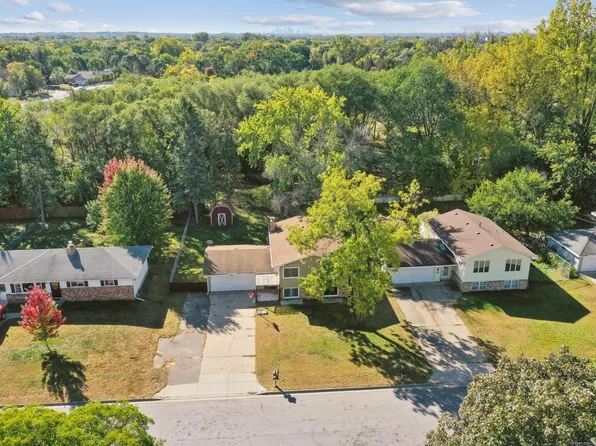 542 Ione Ave NE, Spring Lake Park, MN 55432