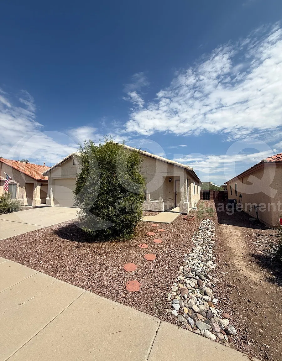 4 bed, 2.0 bath, 1605 sqft, $1,949 — Photo 3