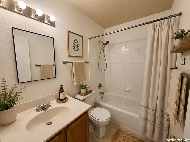 47 Latrobe Post — Photo 13