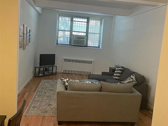 3rd image of 6771 Yellowstone Blvd APT 1J