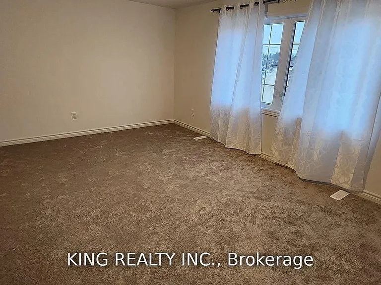 373 Russell St — Photo 23