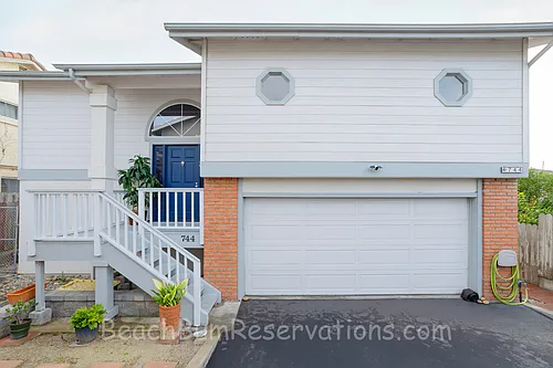 744 Brighton Ave Photo 1