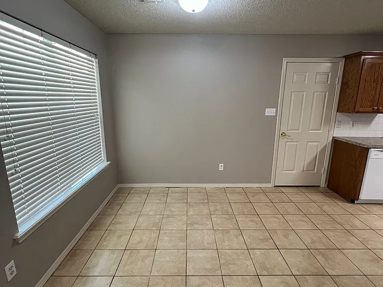 1703 Wilder Ln — Photo 10