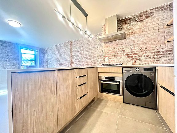 5th image of 33 Crosby St APT 5R