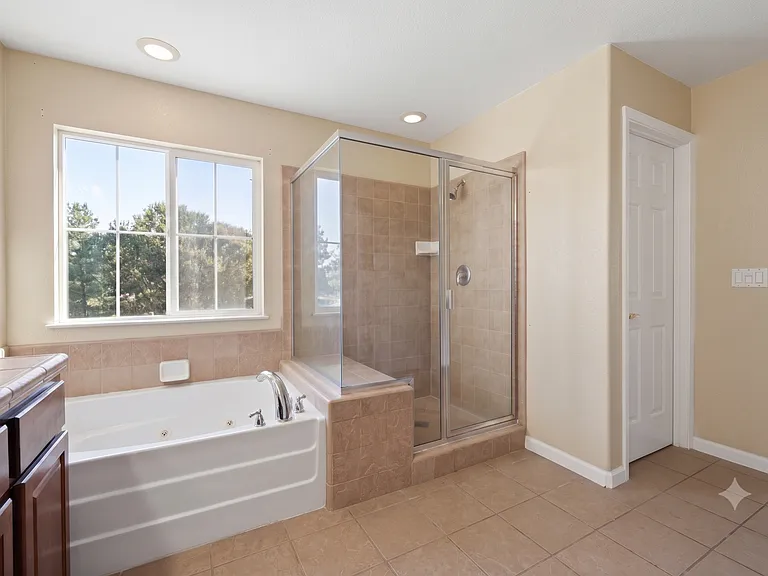 4501 Thoroughbred Ct — Photo 32