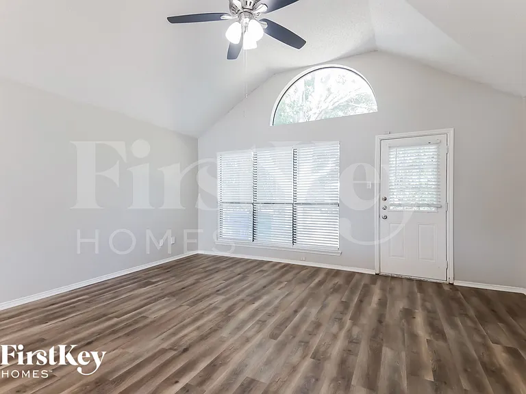 701 Long Hill Ct — Photo 2