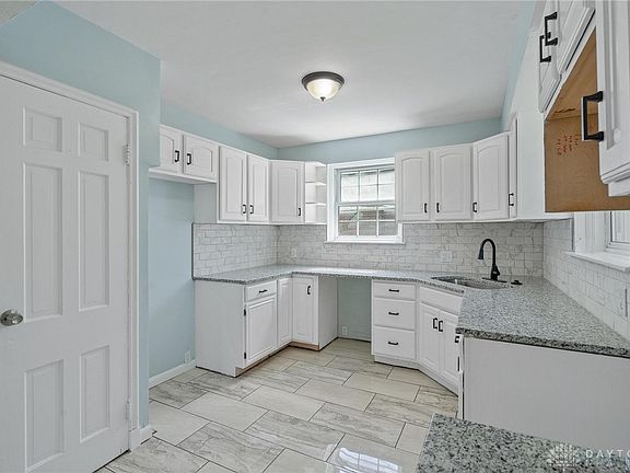 4th image of 2805 Holmes Ave