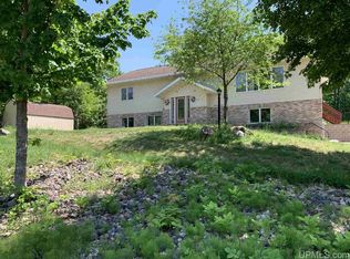 1901 Spruce Ln, Houghton, MI 49931