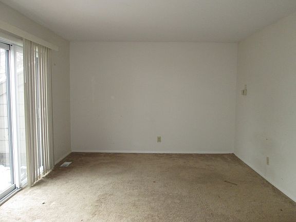 3rd image of 175 N Glengarry Dr APT B