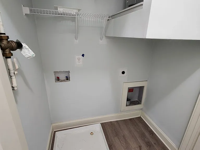 4021 Blackstone Dr #200 — Photo 30