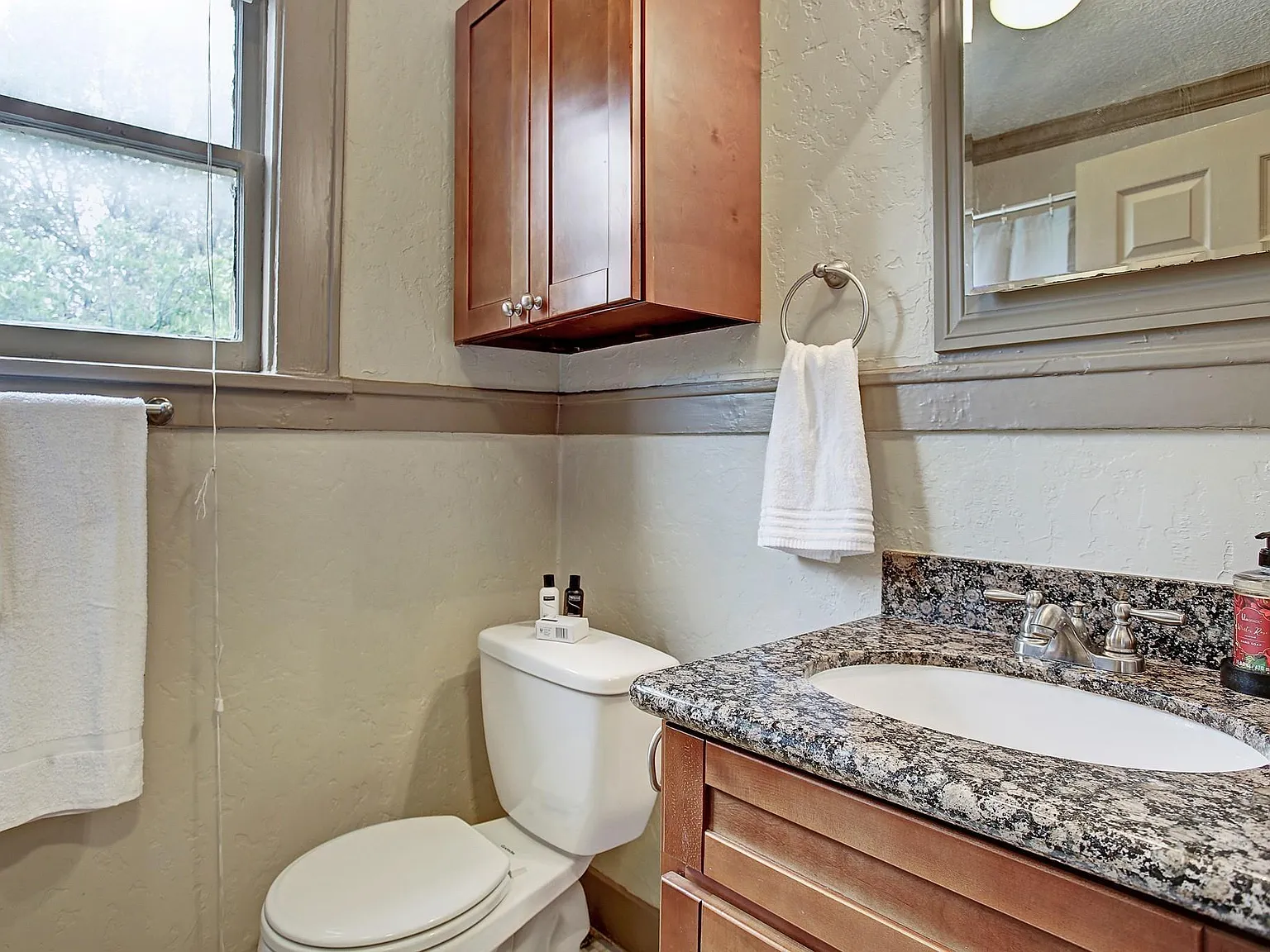 1 bed, 1.0 bath, $1,700 — Photo 2