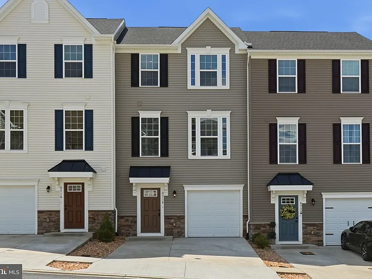 8718 Stevenson Ln — Photo 1