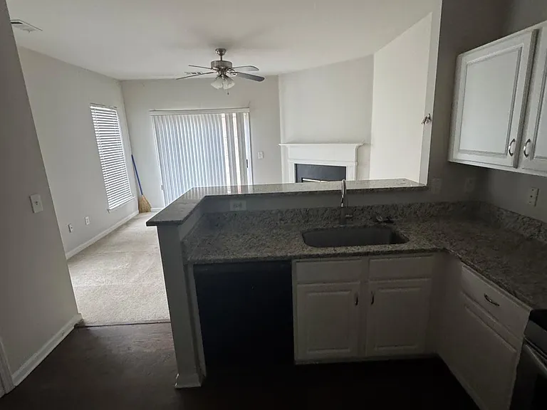 950 Redwood Dr — Photo 11