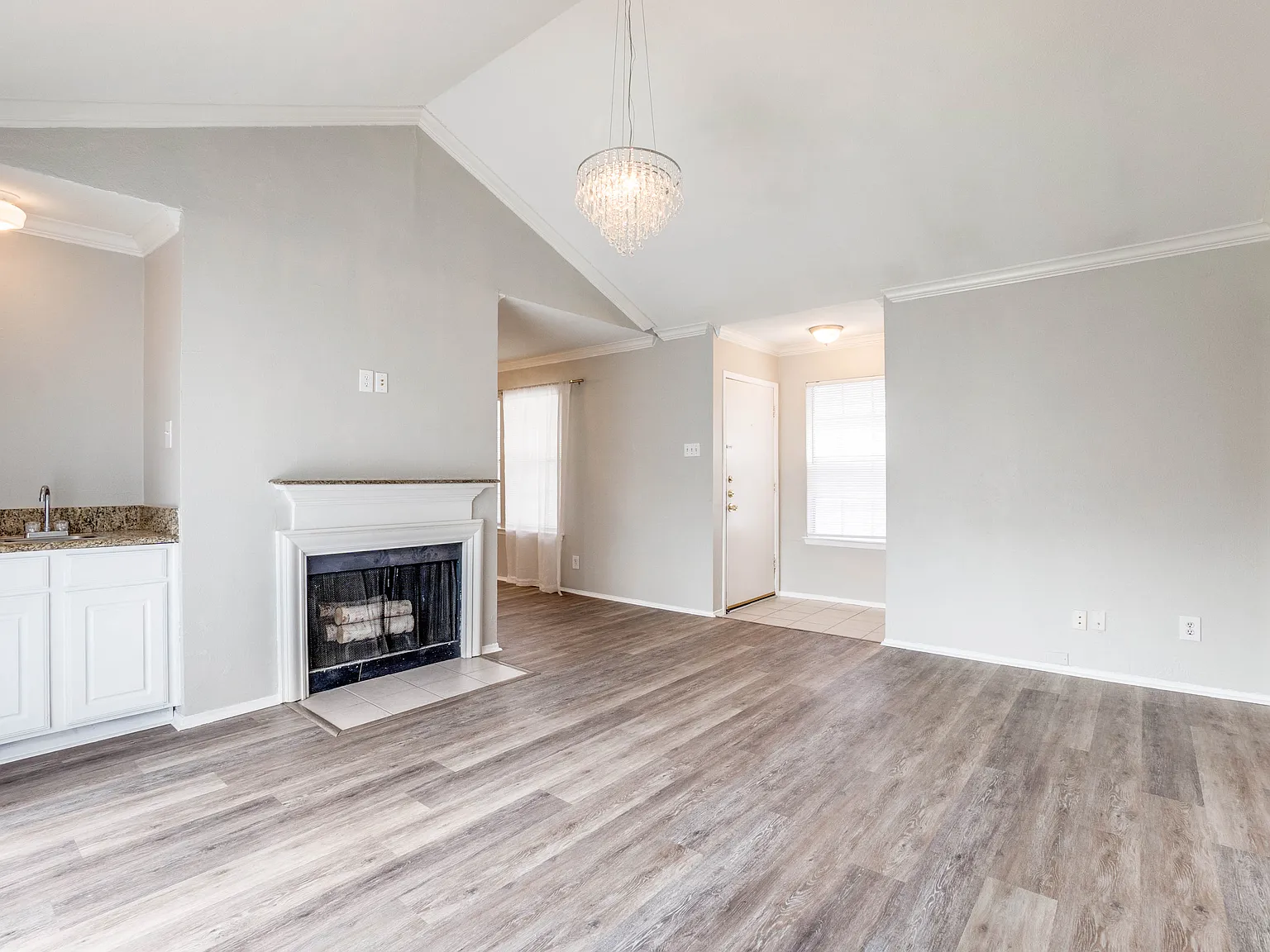 2 bed, 1189 sqft, $1,600 — Photo 4