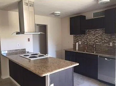 3 bed, 1500 sqft, $2,200 — Photo 2