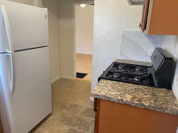4th image of 264 Bristol Blvd