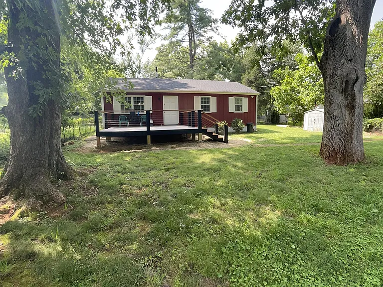 315 Caroline Ave — Photo 26