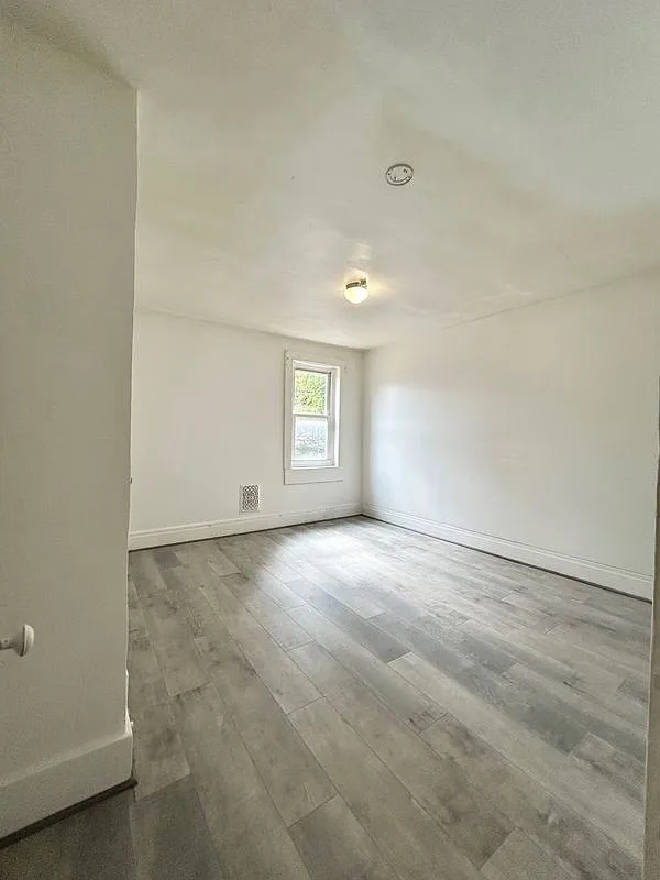 2 bed, 1.0 bath, 1016 sqft, $950 — Photo 1