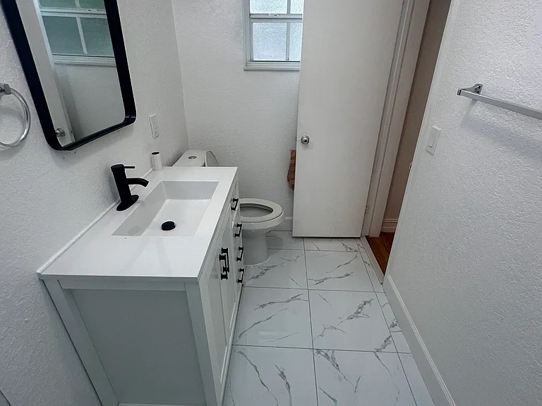 1165 NE 130th St #1 — Photo 7