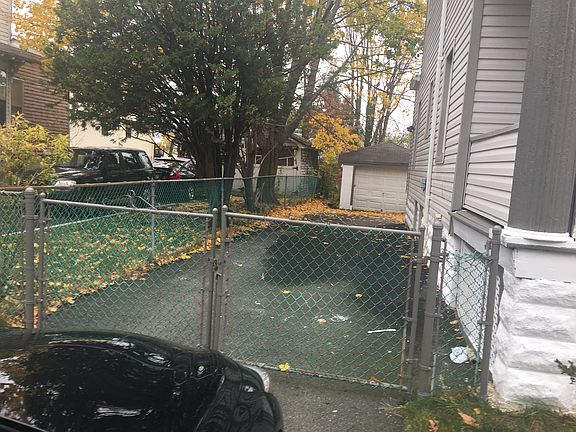 3rd image of 1020-1022 Sanford Ave