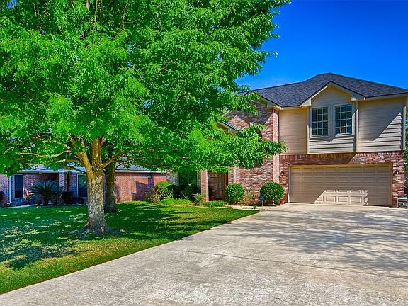 3rd image of 10930 Sharon Cir