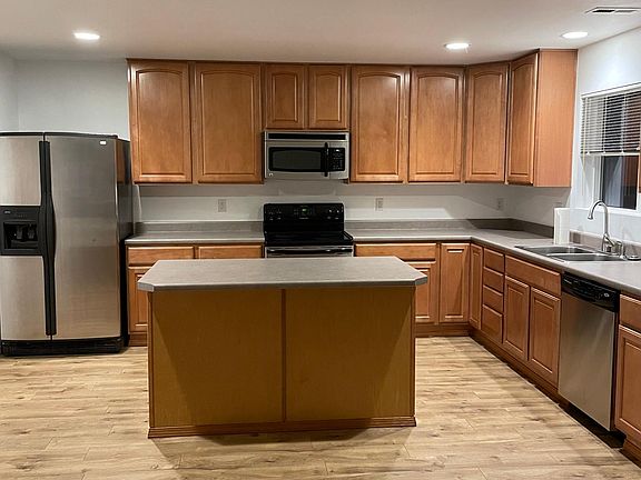 5th image of 9507 Country Hollow Dr E