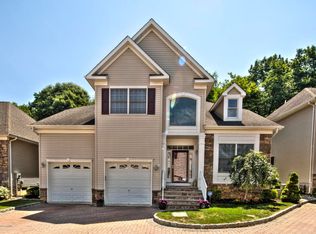 54 Sydney Ct, Atlantic Highlands, NJ 07716