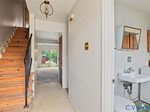 3rd image of 2380 Hill St